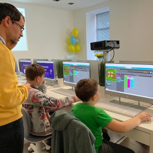 KIBERone уже в Саратове! - КИБЕРшкола программирования для детей, компьютерные курсы для школьников, начинающих и подростков - KIBERone г. Минино